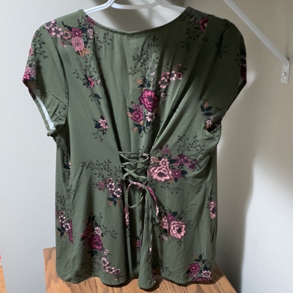 Torrid Green Floral Blouse - Picture 2 of 2